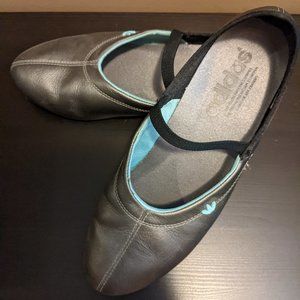 Adidas shoes | Flats | Women 8 |